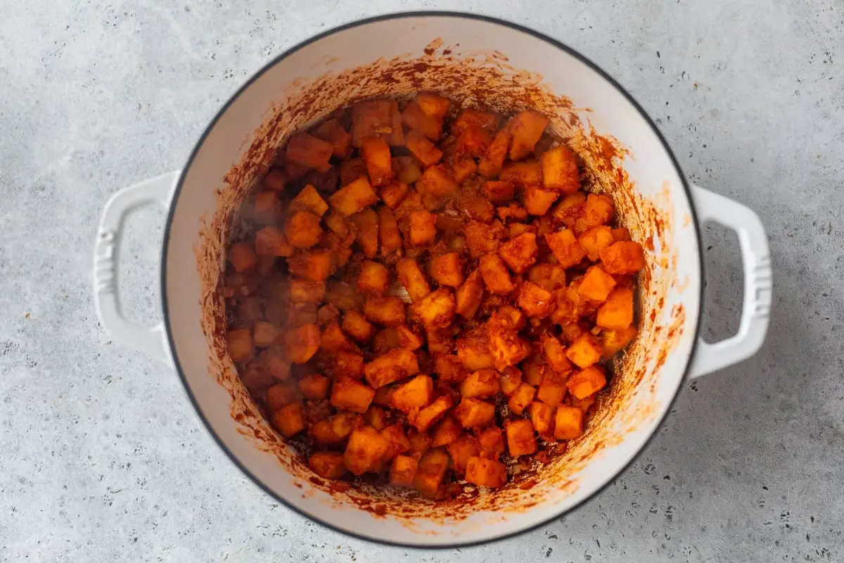 Butternusskürbis mit Aromatik gekocht