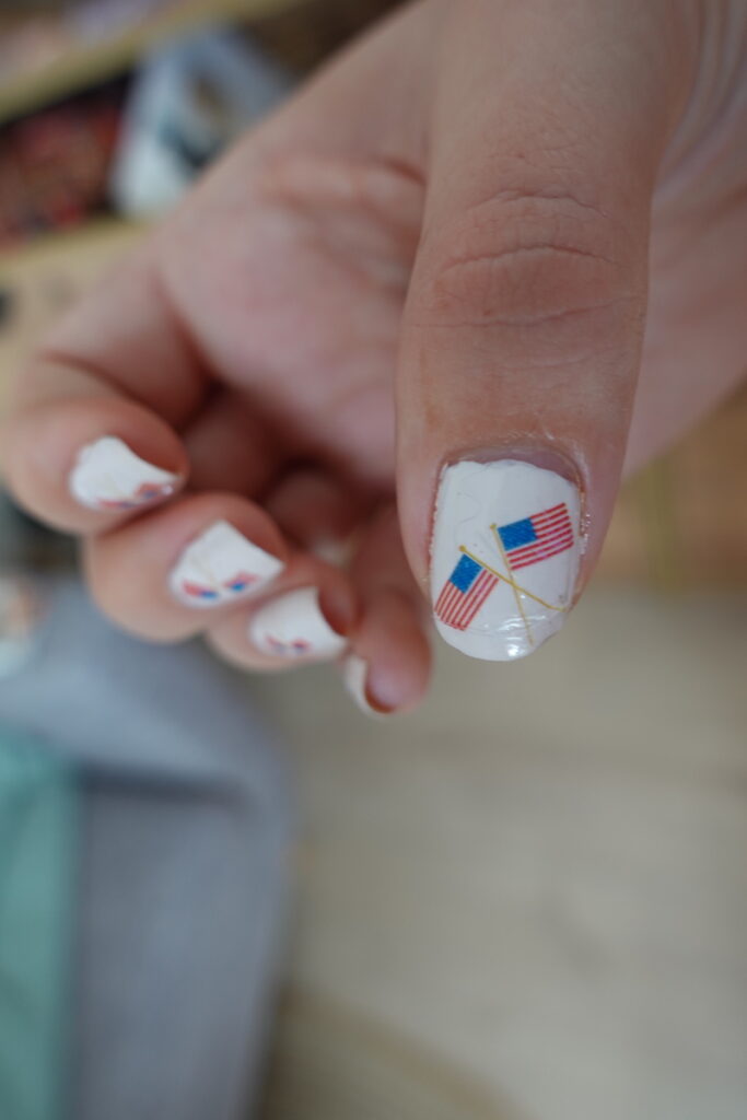 detail-flag-nail-art