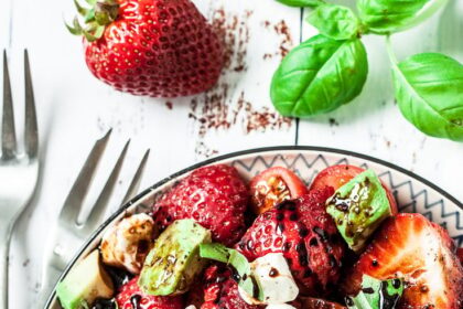 Erdbeer-Caprese-Salat | Chew Out Loud