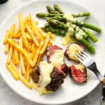 bearnaise sauce on steak and asparagus