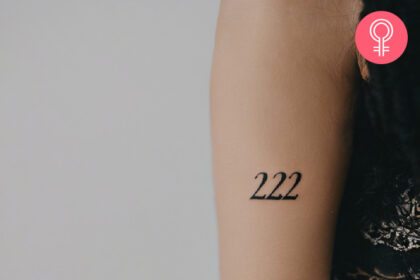 8 Die Kunst der 222 Tattoos: Designs und Variationen