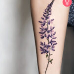 8 erstaunliche Glyzinien-Tattoo-Designs