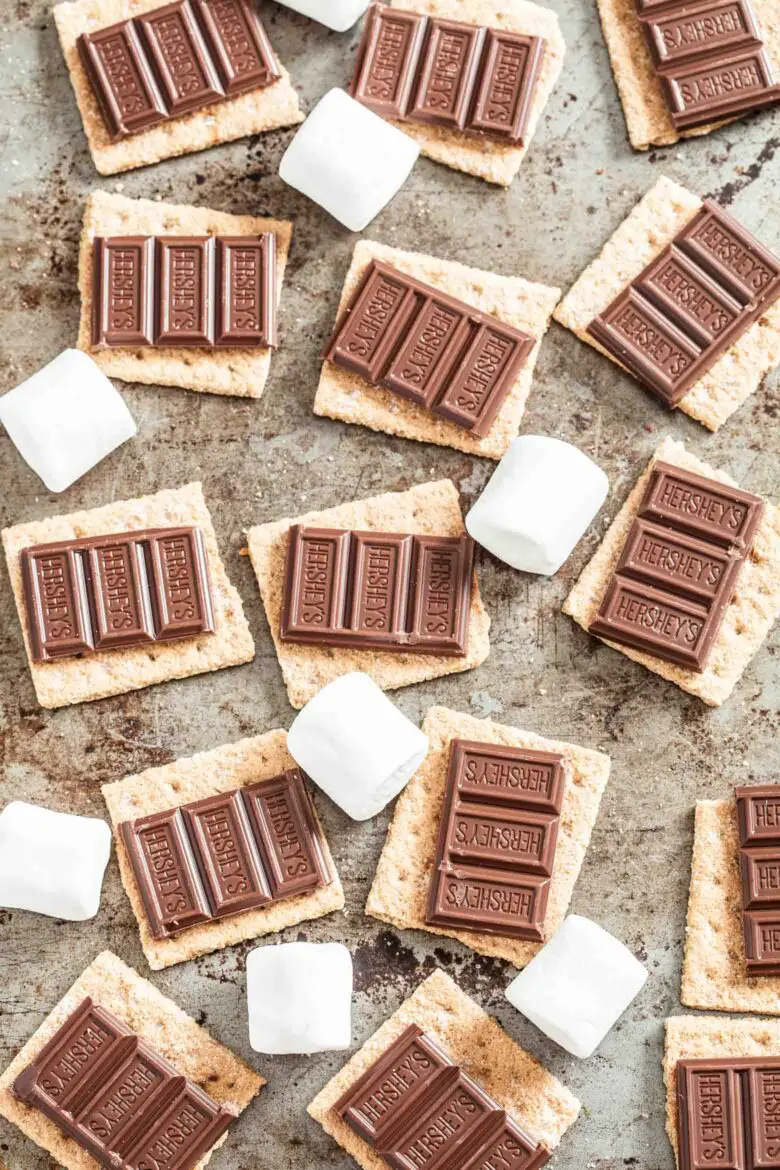 Zutaten für S’mores aus dem Ofen.