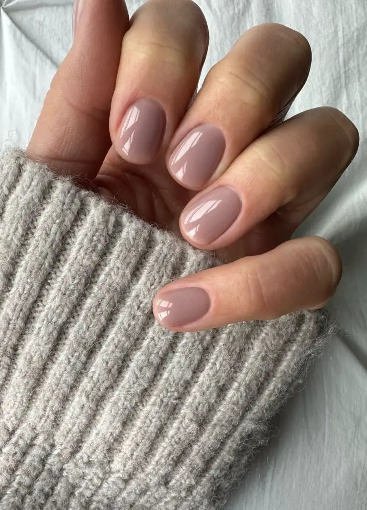 Nagelideen für die Brautparty – Taupe-Lack