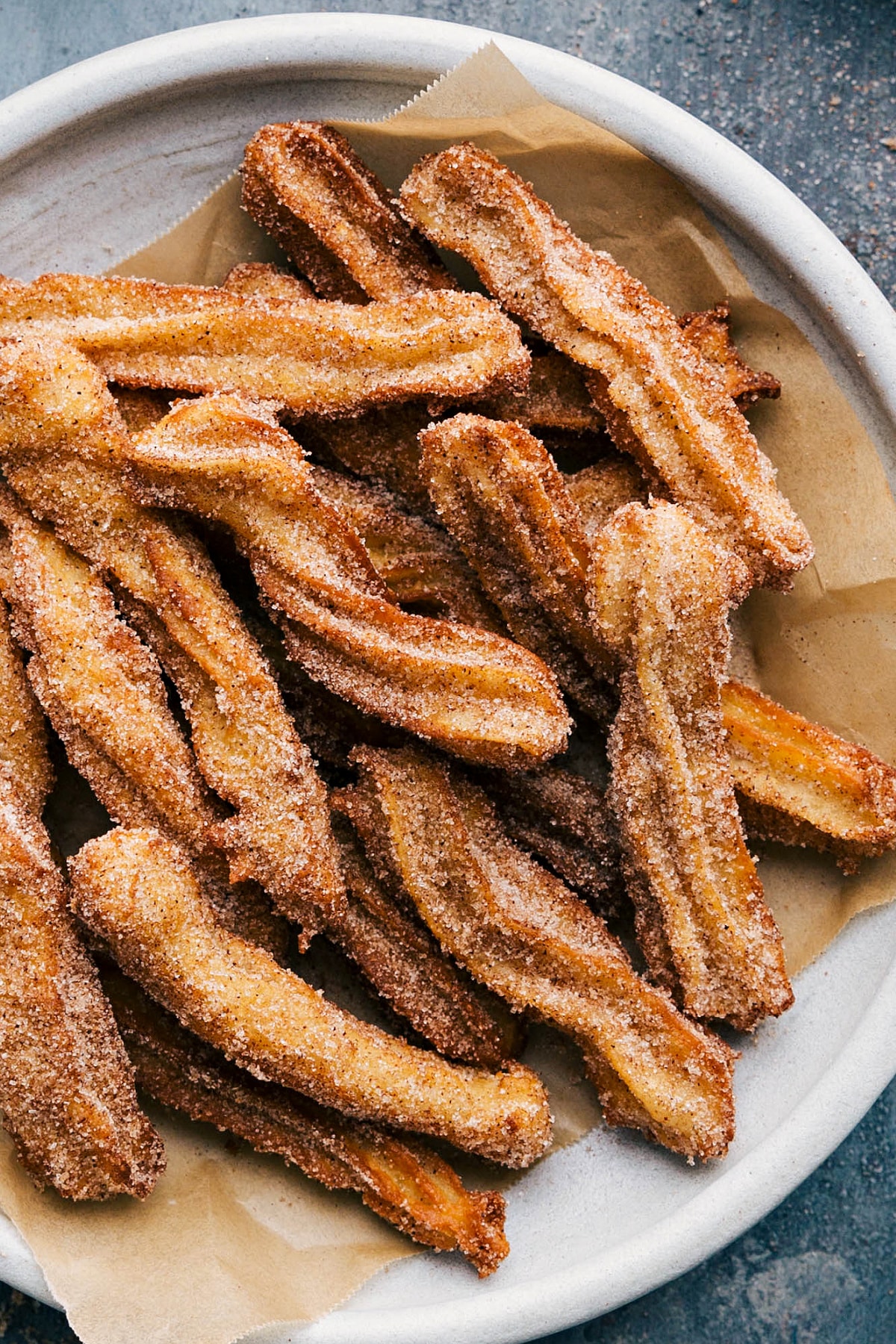 Frisch zubereitete Churros, bereit, Ihren Gaumen zu erfreuen.