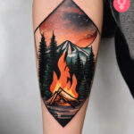 8 unglaubliche Ideen, Designs und Bedeutungen für Lagerfeuer-Tattoos