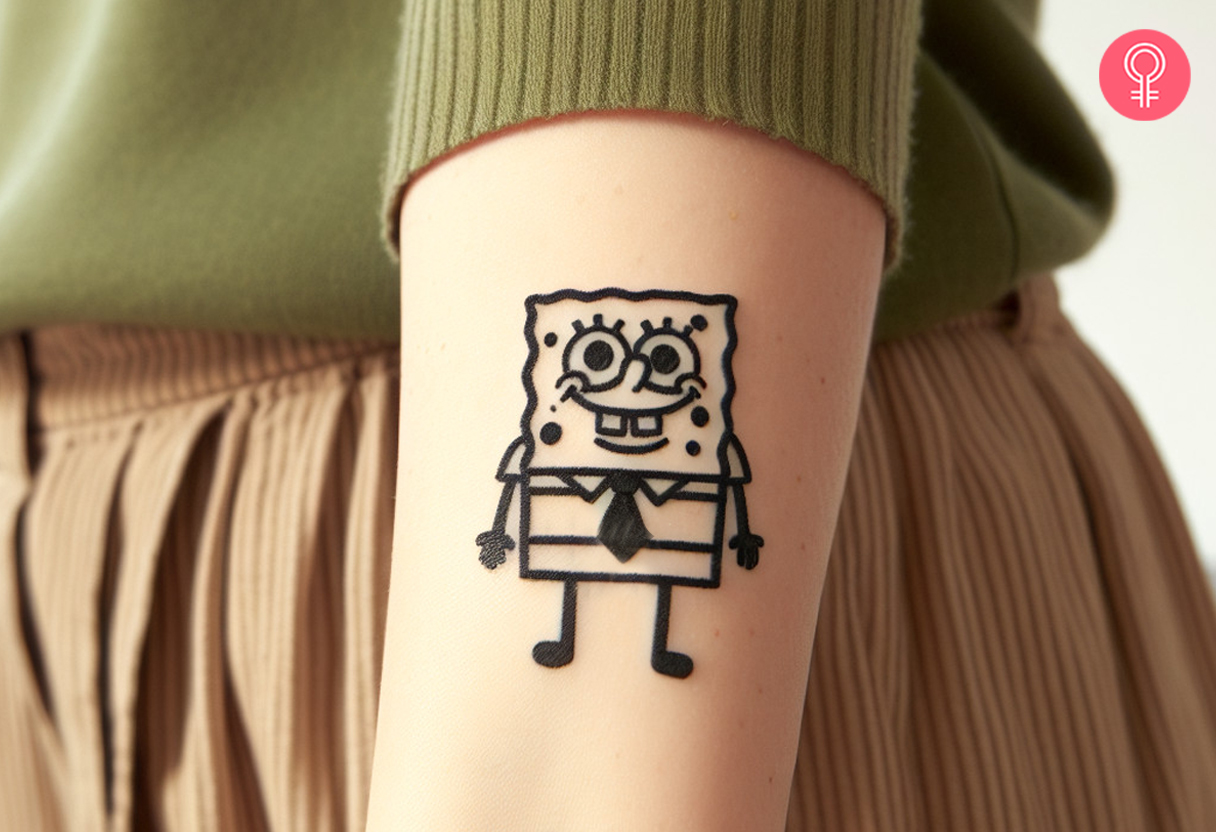 Ein minimalistisches Spongebob-Tattoo auf dem Unterarm