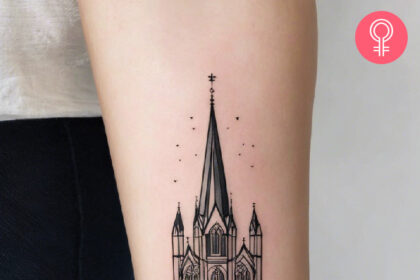 8 inspirierende Kathedralen-Tattoo-Designs für Gläubige