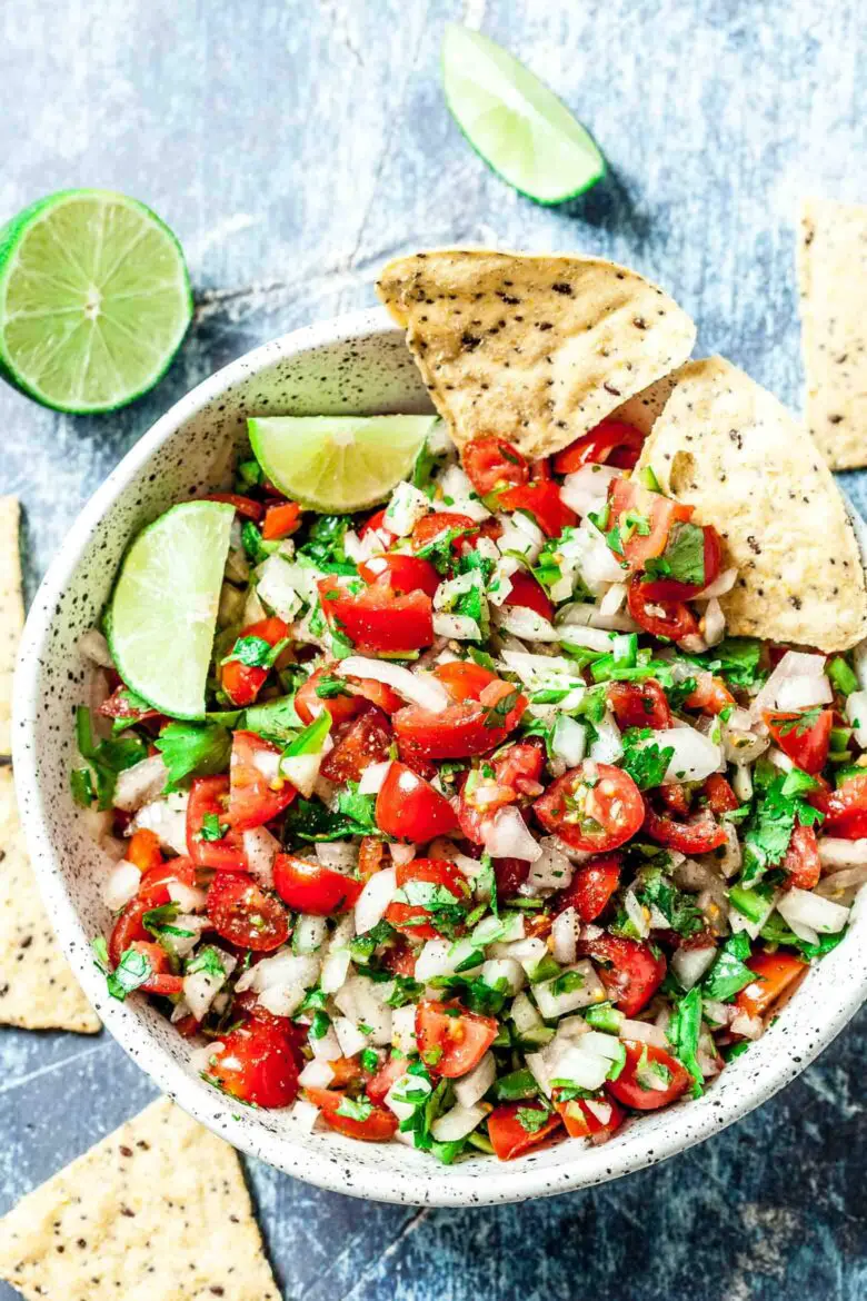 Pico de Gallo in einer Schüssel. 