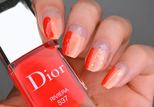 Dior Nagelkunst mit Sommerstreifen