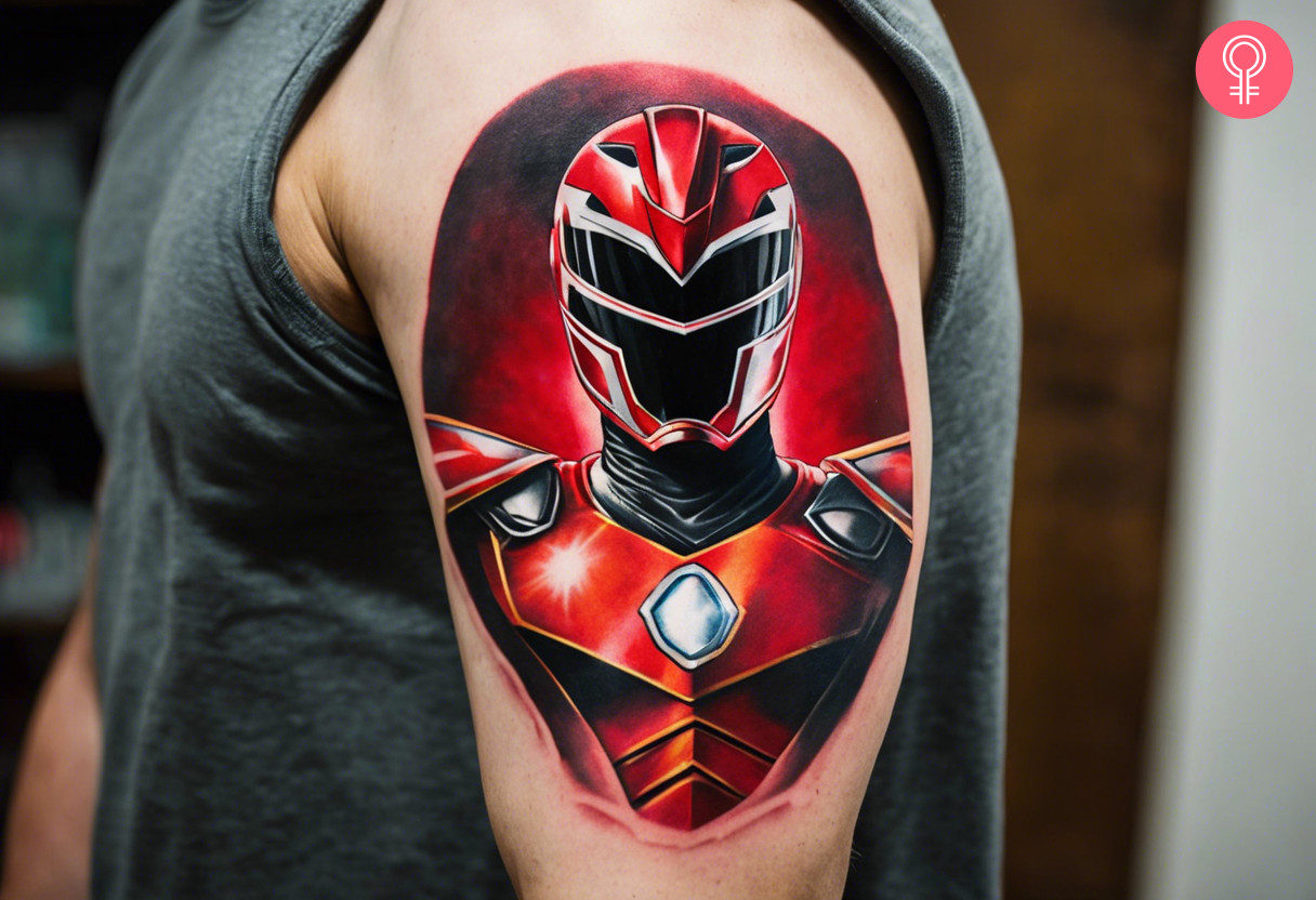 Modernes und ruhiges rotes Power Ranger Tattoo mit rotem Hintergrund