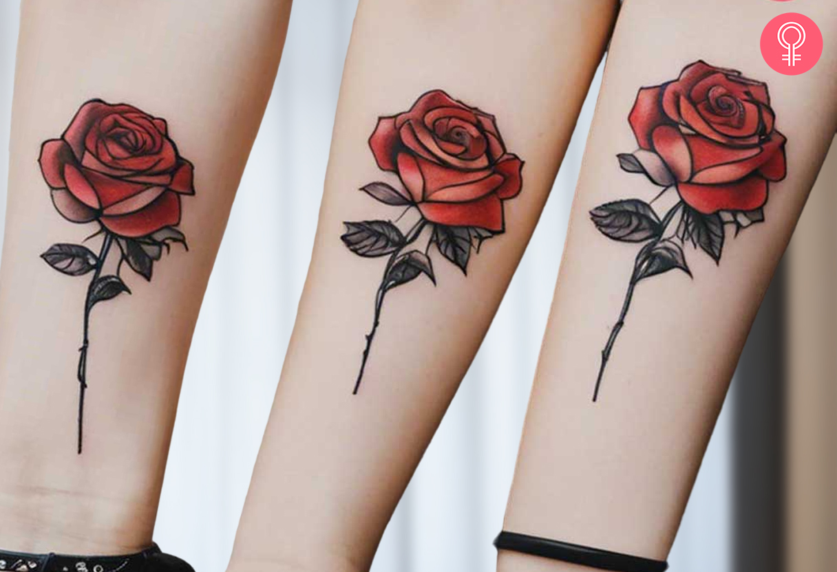 Drei Geschwister mit traditionellen roten Rosen-Tattoos auf ihren Unterarmen