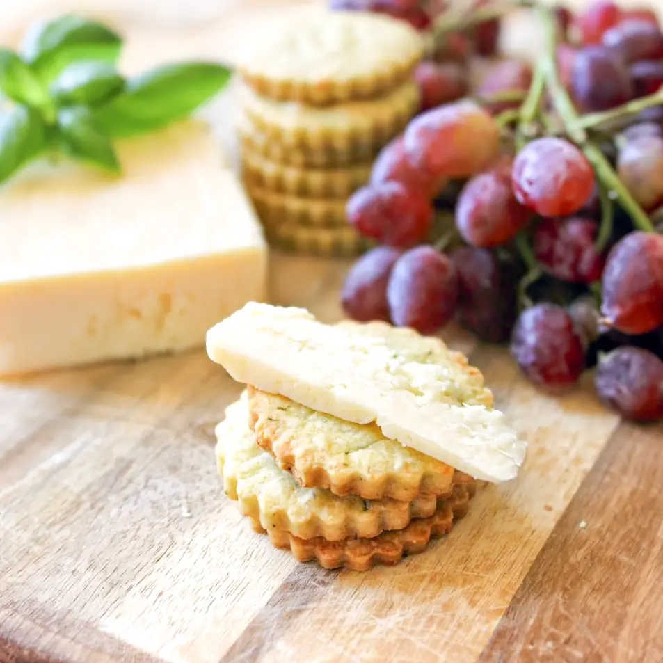 Hausgemachte Dill-Käse-Cracker