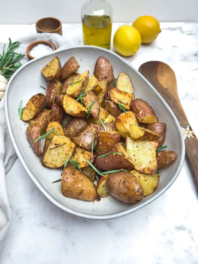 Köstliche geröstete rote Kartoffeln vorgestellt