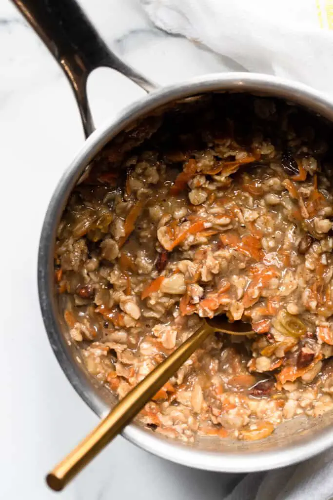 Karottenkuchen Haferflocken im Topf