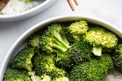 Beef with Garlic Sauce in a bowl with rice and broccoli