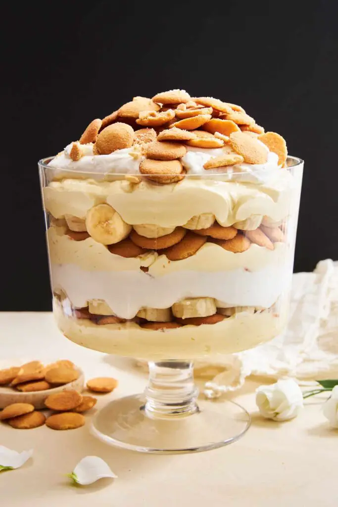 A trifle bowl of easy banana pudding.